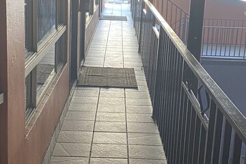 Handrails in hallways