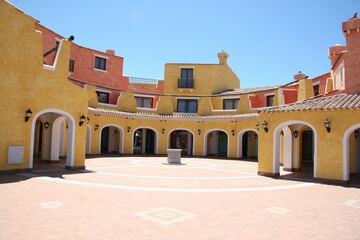 Shopping mall
