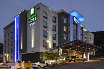 Holiday Inn Express & Suites San Diego - Mission Valley by IHG