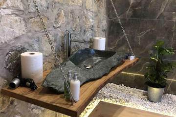 Bathroom sink