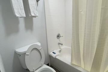 Room 6 of 16