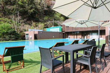 Poolside bar