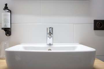 Bathroom sink