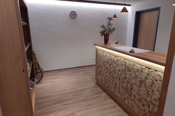 Check-in/check-out kiosk