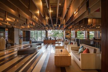 Lobby lounge