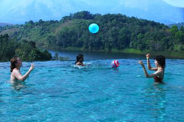 Infinity pool