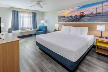 Days Inn by Wyndham Lamar