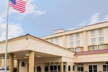 Quality Inn & Suites Winter Park Village Area