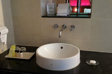 Bathroom sink