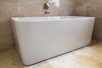 Deep soaking bathtub