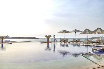 Infinity pool