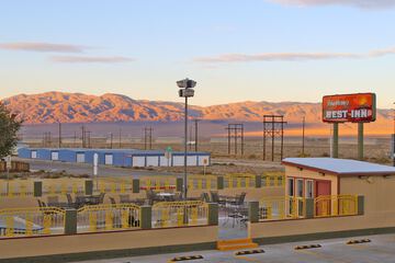 Americas Best Inn & Suites Hawthorne
