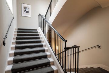 Handrails in stairways