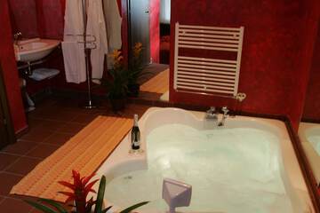 Jetted tub