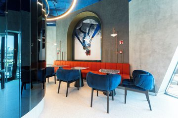 Lobby lounge