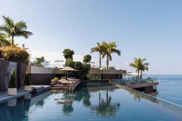 Infinity pool