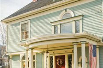 A B & B at the Edward Harris House Inn