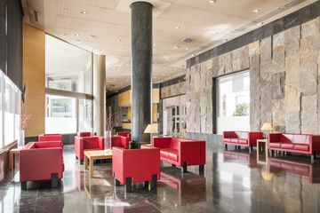Lobby lounge