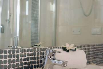 Bathroom sink