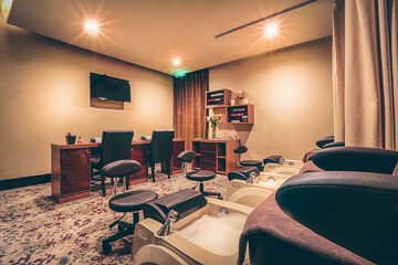 Nail salon