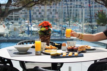 Breakfast buffet