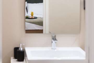 Bathroom sink