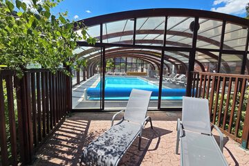 Indoor/outdoor pool