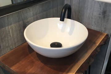 Bathroom sink