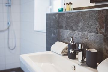 Bathroom sink
