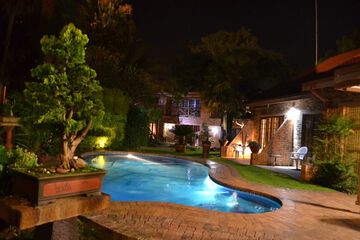 Pool waterfall