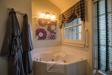 Jetted tub