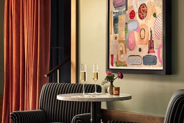 Lobby lounge