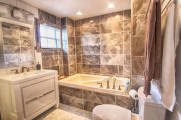 Deep Soaking Bathtub