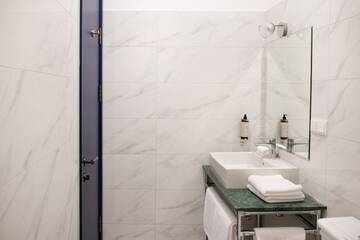 Bathroom sink