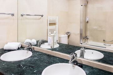 Bathroom sink