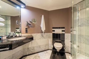 Bathroom shower