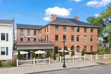 Howard Hotel