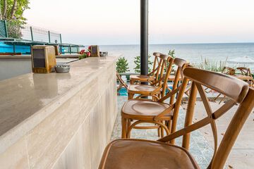 Poolside bar