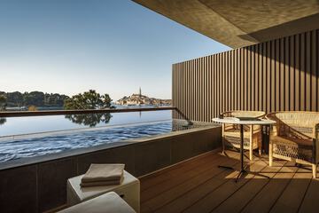 Private spa tub