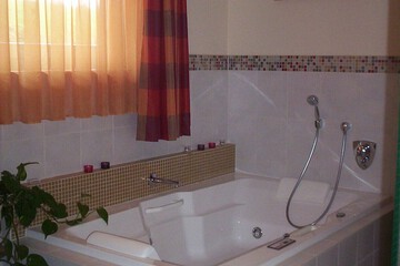 Jetted tub