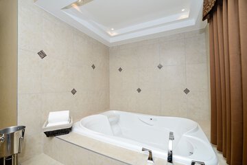 Jetted tub