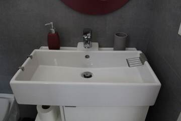 Bathroom sink