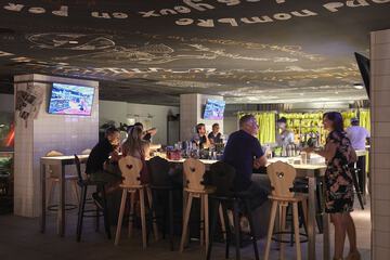 Sports bar