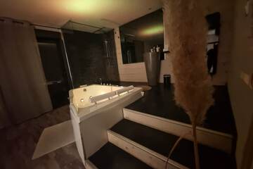 Indoor spa tub