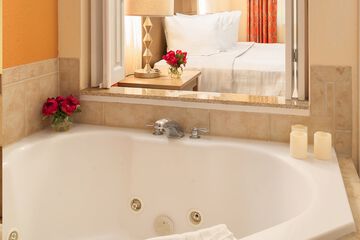 Deep soaking bathtub