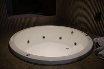 Jetted tub