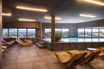 Indoor/outdoor pool