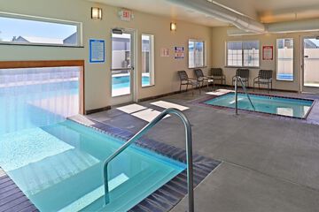 Indoor/outdoor pool