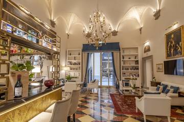 Lobby lounge