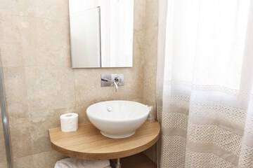 Bathroom sink